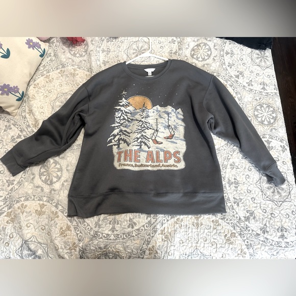 Sweatshirt - Picture 1 of 4